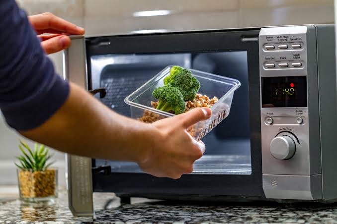 The Dangers of Microwaving Plastics: What You Need to Know.